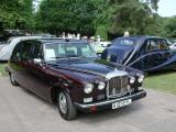 Vu pres de Manchester le 18 juin. le Jaguar Daimler musee a amen la derniere DS420 de la Reine Mre